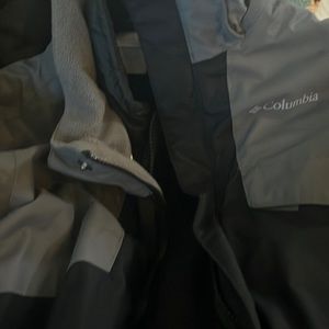 Columbia ski jacket excellent condition/ like new.